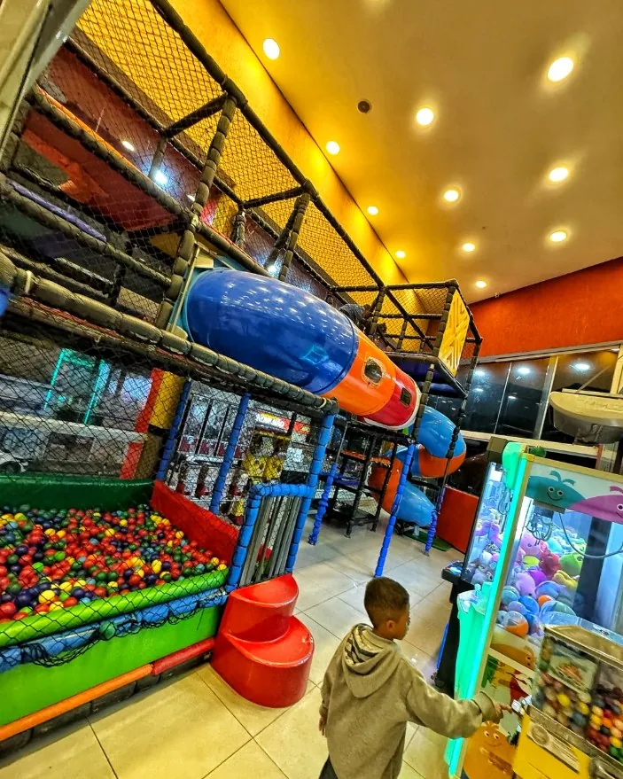 Espaço infantil de uma unidade Esfiha Mix